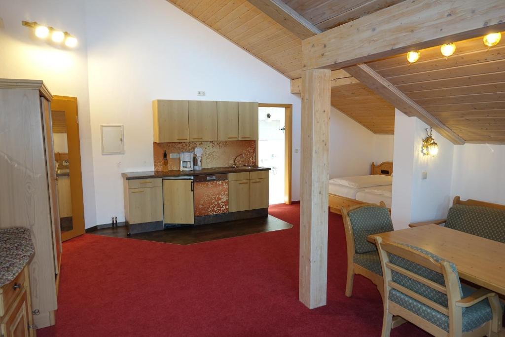 Gästehaus Guggomos "Hopfen am See"