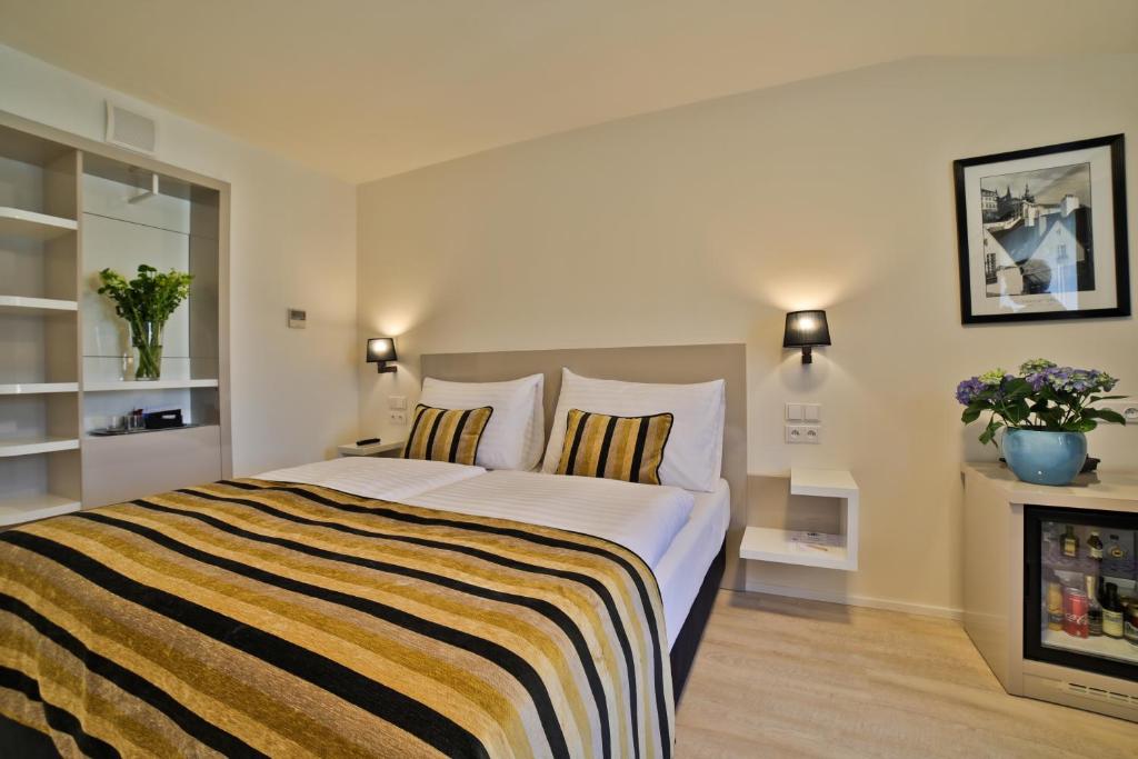 Łóżko lub łóżka w pokoju w obiekcie Hotel Ariston Prague