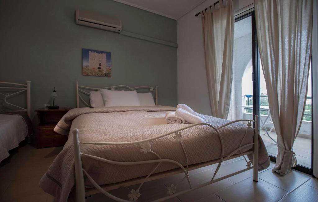 Postel nebo postele na pokoji v ubytování Kavoulakos Studios