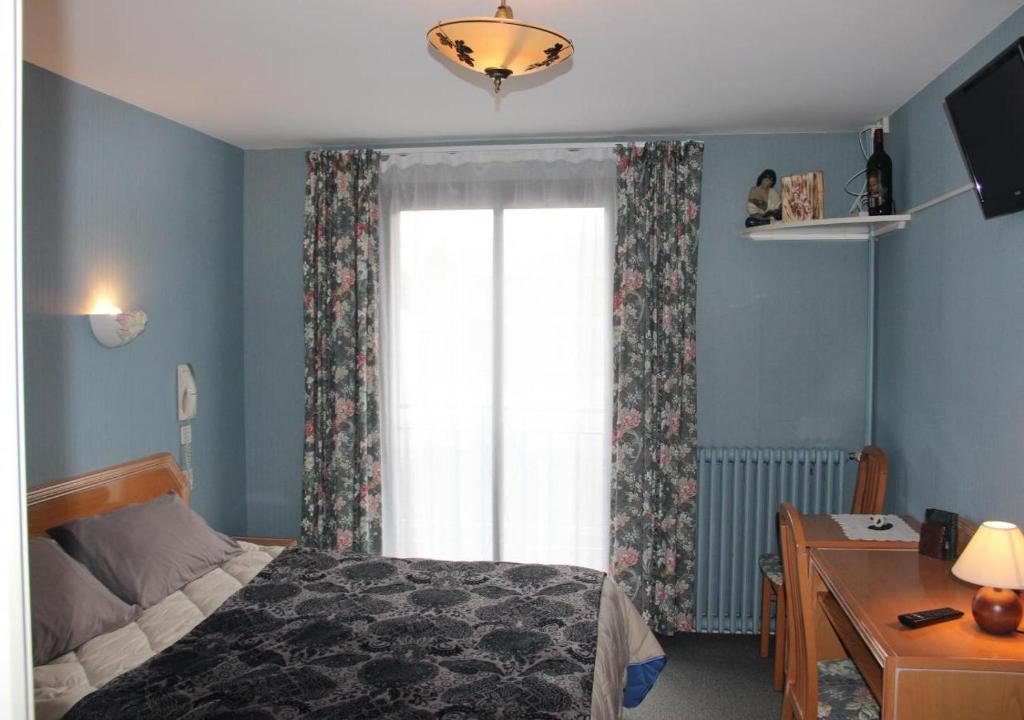 Postelja oz. postelje v sobi nastanitve Hôtel Le Catala