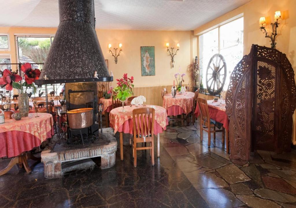 Restavracija oz. druge možnosti za prehrano v nastanitvi Hôtel Le Catala