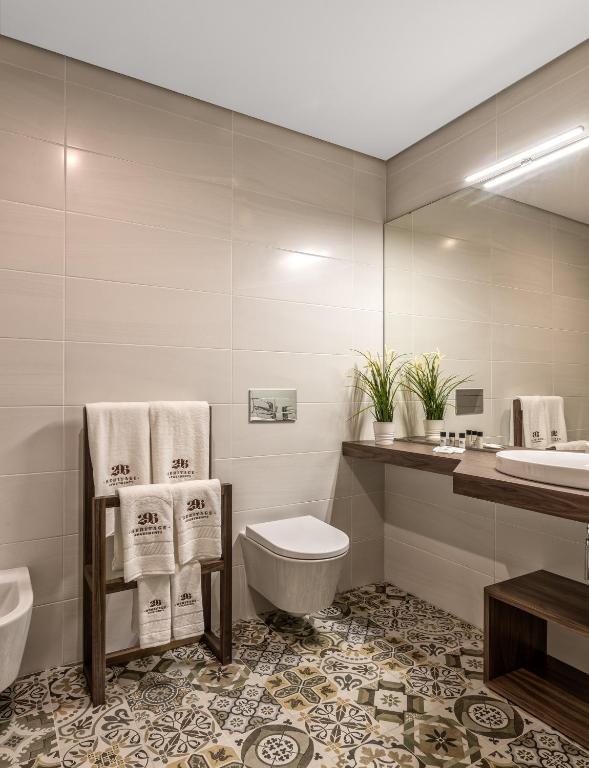 296 Heritage Apartments - 4