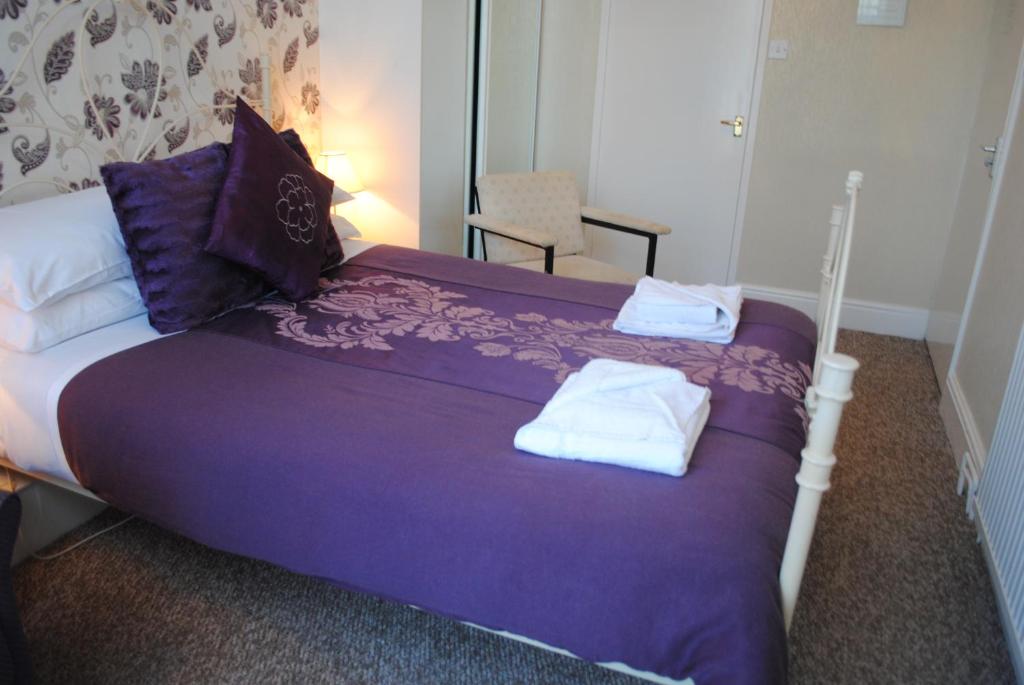 Postel nebo postele na pokoji v ubytování Craig-Ard Hotel