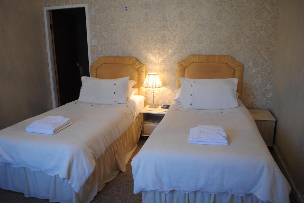 Postel nebo postele na pokoji v ubytování Craig-Ard Hotel