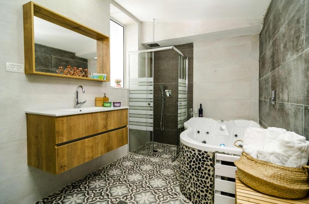Koupelna v ubytování Kinneret Lodging