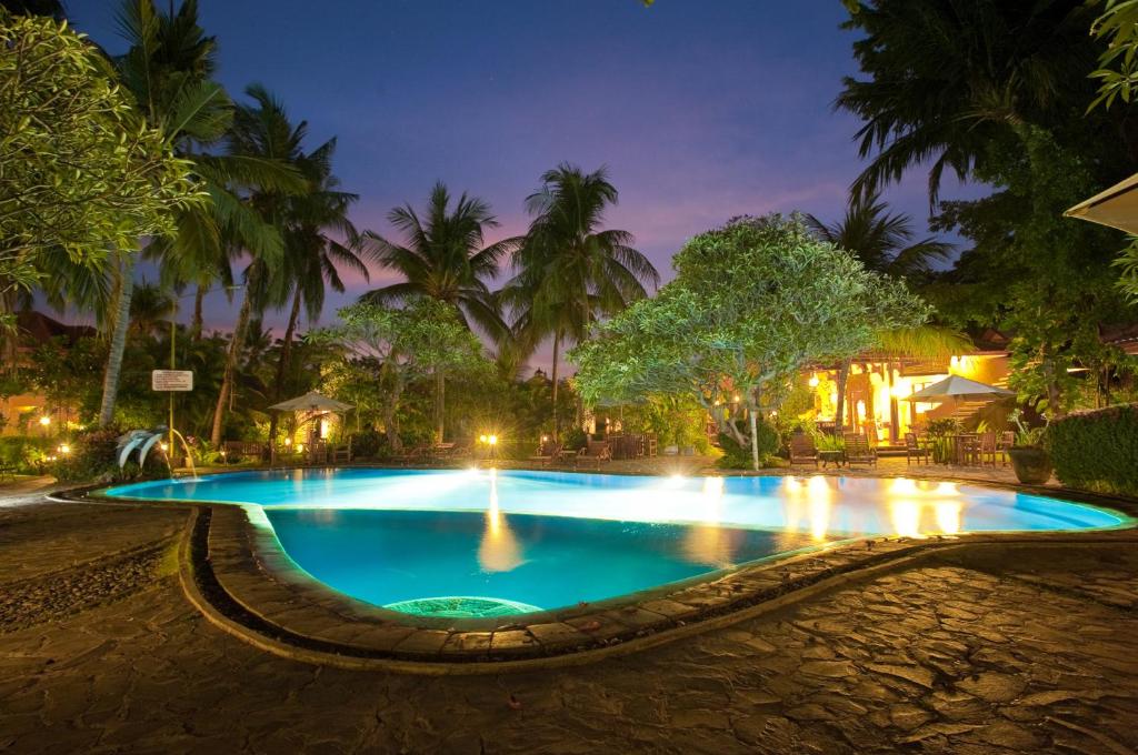 Bazén v ubytování Banyualit Spa 'n Resort Lovina nebo v jeho okolí