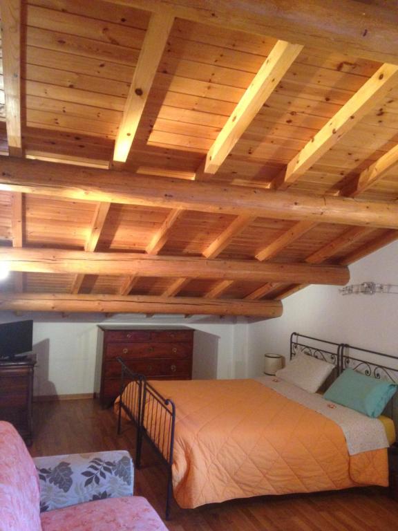 Agriturismo La Casa sul Poggio - Habitación Cuádruple Con Vistas A La Montaña