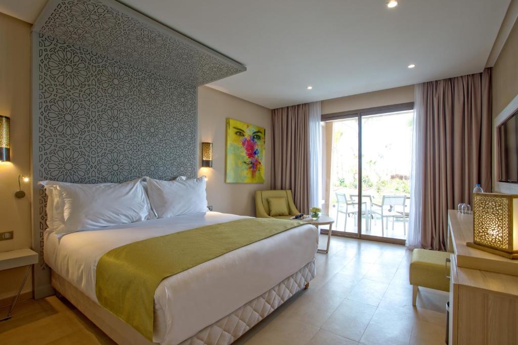 Postel nebo postele na pokoji v ubytování Be Live Collection Marrakech Adults Only All inclusive