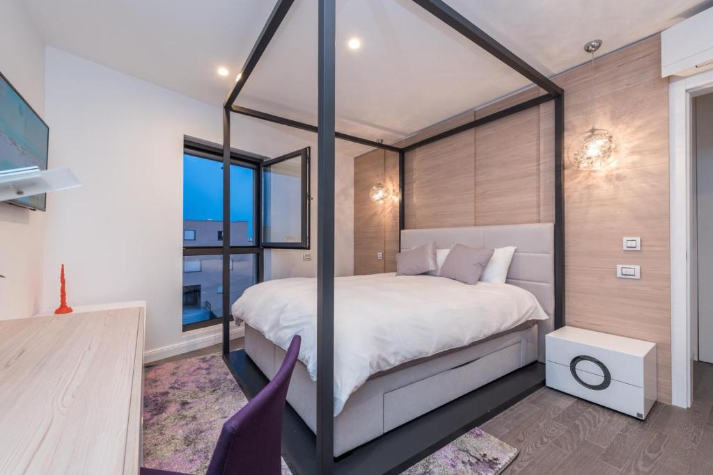 Łóżko lub łóżka w pokoju w obiekcie Luxury Apartment Kortina