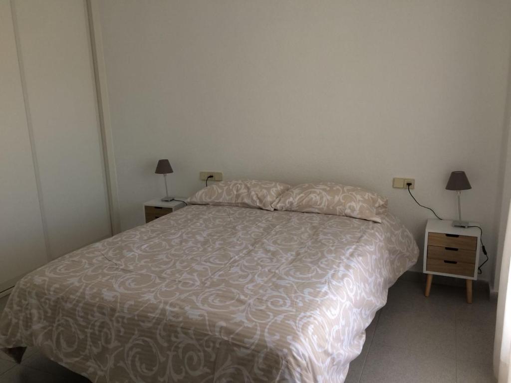 Łóżko lub łóżka w pokoju w obiekcie Apartamento Elia Villa África