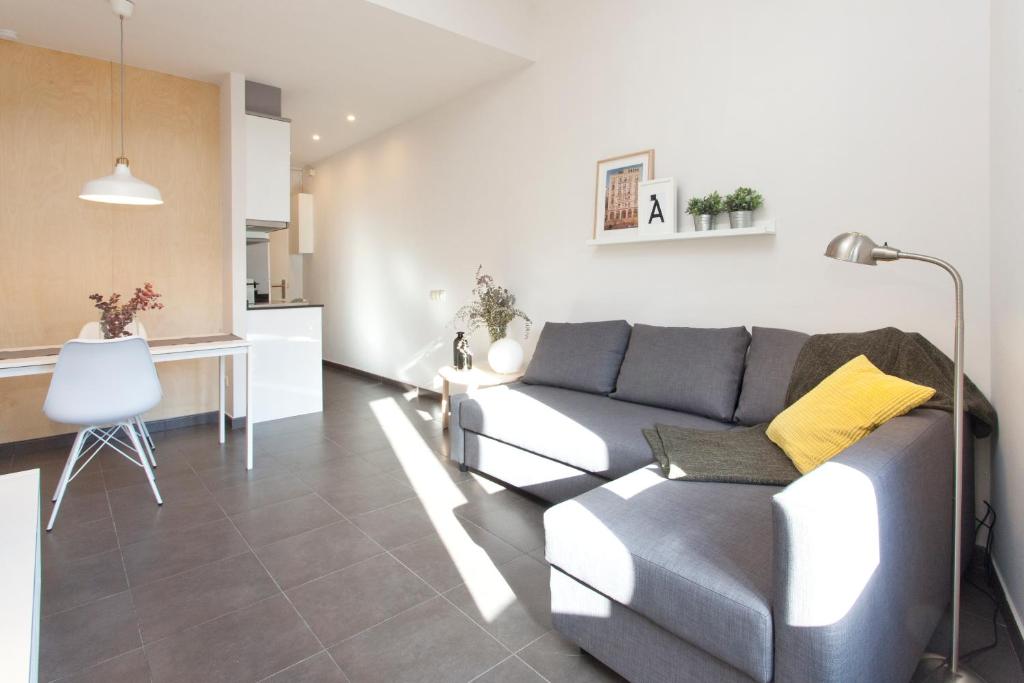Balcony Apartment Sagrada Familia BC, Barcelona, Spain ...