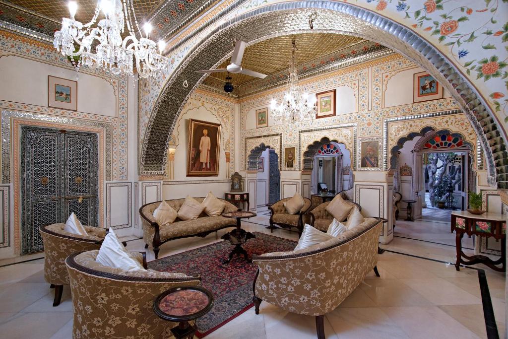 Posezení v ubytování Alsisar Haveli - Heritage Hotel