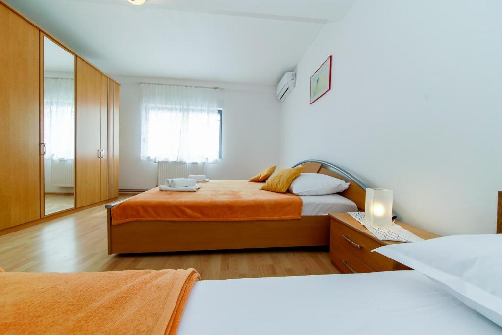 Posteľ alebo postele v izbe v ubytovaní Apartments L&L
