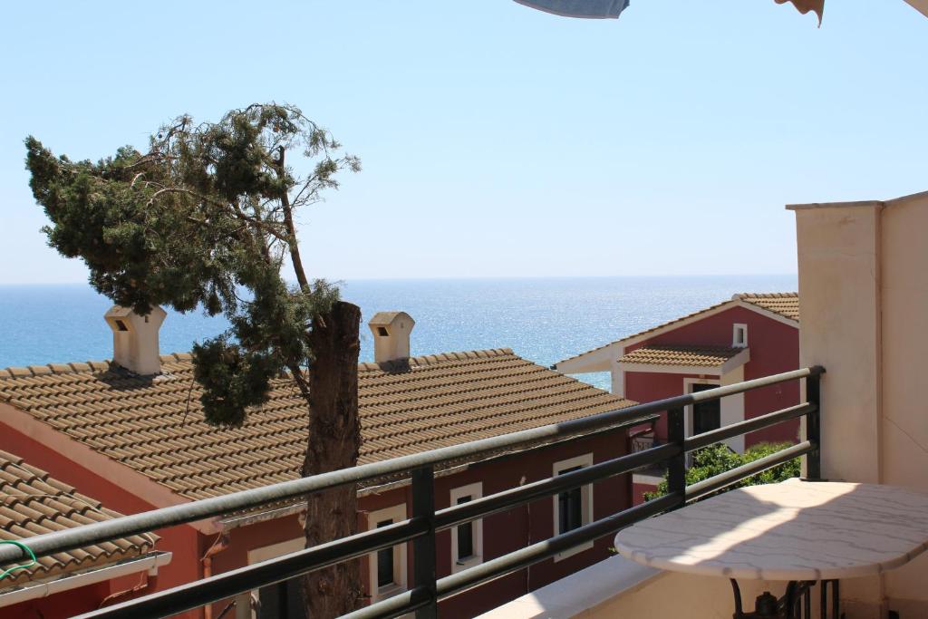 Nespecifikovaný výhled na moře nebo výhled na moře při pohledu z aparthotelu