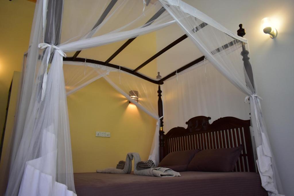 Thambili Cabanas - King Room With Balcony