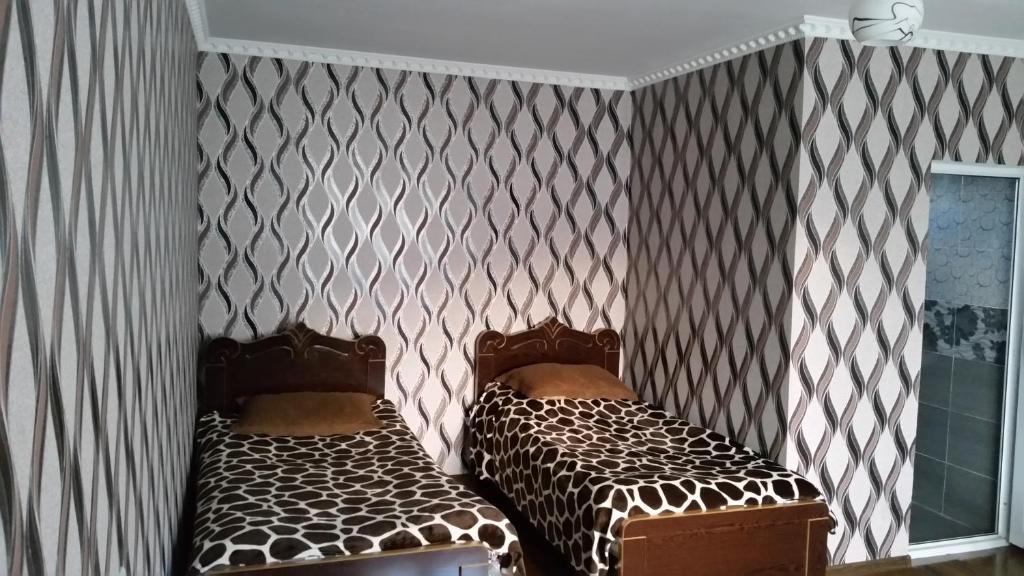 Postel nebo postele na pokoji v ubytování Valodia Guest House In Mestia