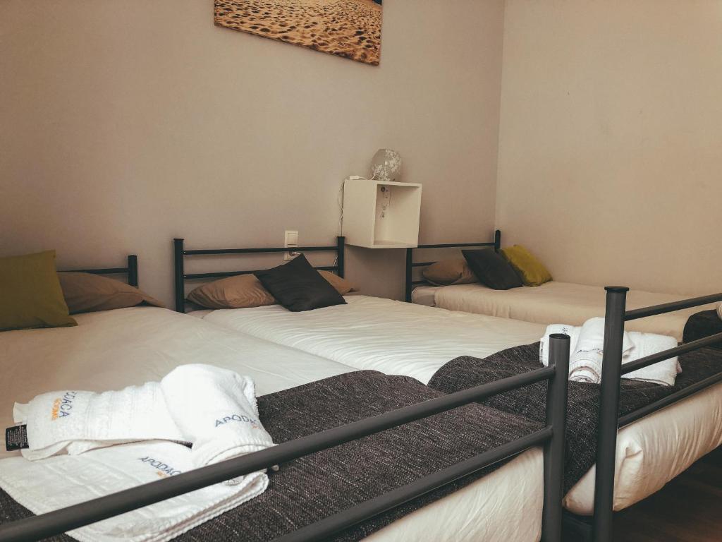 Postel nebo postele na pokoji v ubytování Apodaca Rooms
