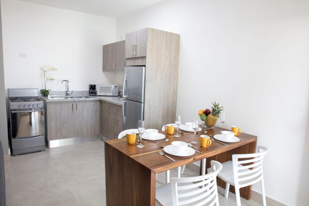 Kuchyň nebo kuchyňský kout v ubytování Ocean Palms Residences