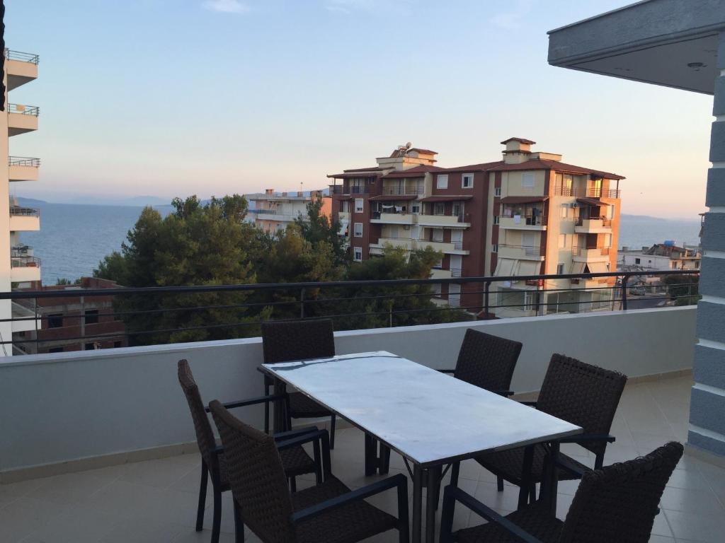 Balcó o terrassa a Bardhi Apts