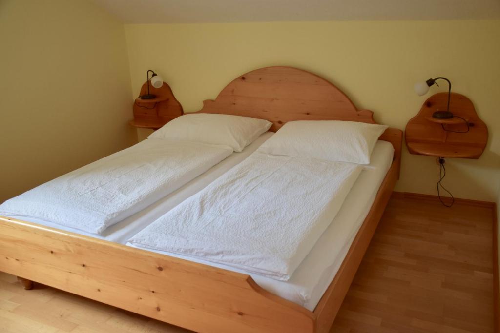 Postel nebo postele na pokoji v ubytování Pension Hohenau