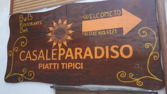 アジェーロラにあるCasale Paradisoのcallezlezparazaazaazaazaazaearch sqor(カレズパラザアザアザアーチ)の看板