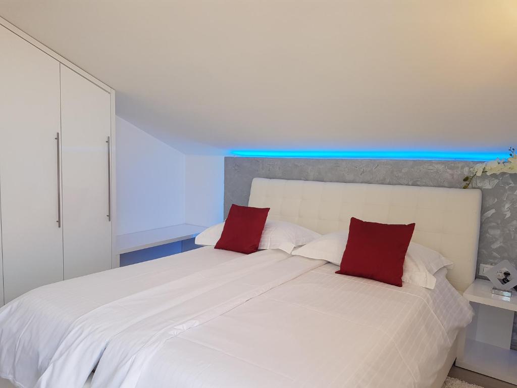 Posteľ alebo postele v izbe v ubytovaní Palladium City Center Apartments