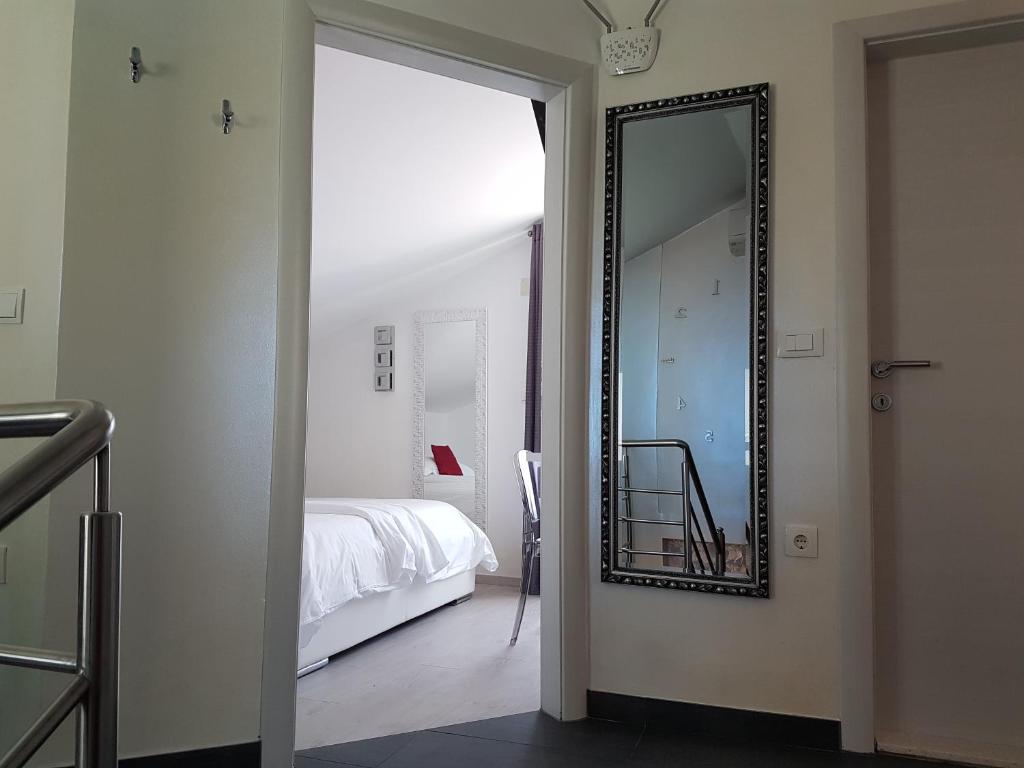 Posteľ alebo postele v izbe v ubytovaní Palladium City Center Apartments