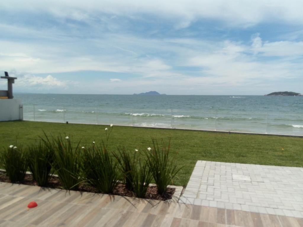  Apto pé na areia 6 pessoas