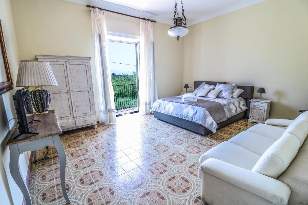 Postel nebo postele na pokoji v ubytování Scognamiglio Suites