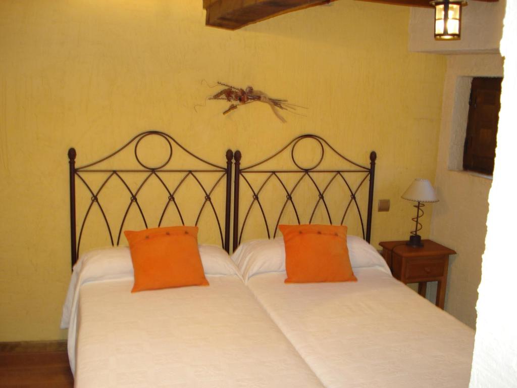 A bed or beds in a room at El Balcón de Mogarraz