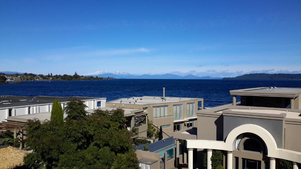 The Cove- On The Lake - Resim 10