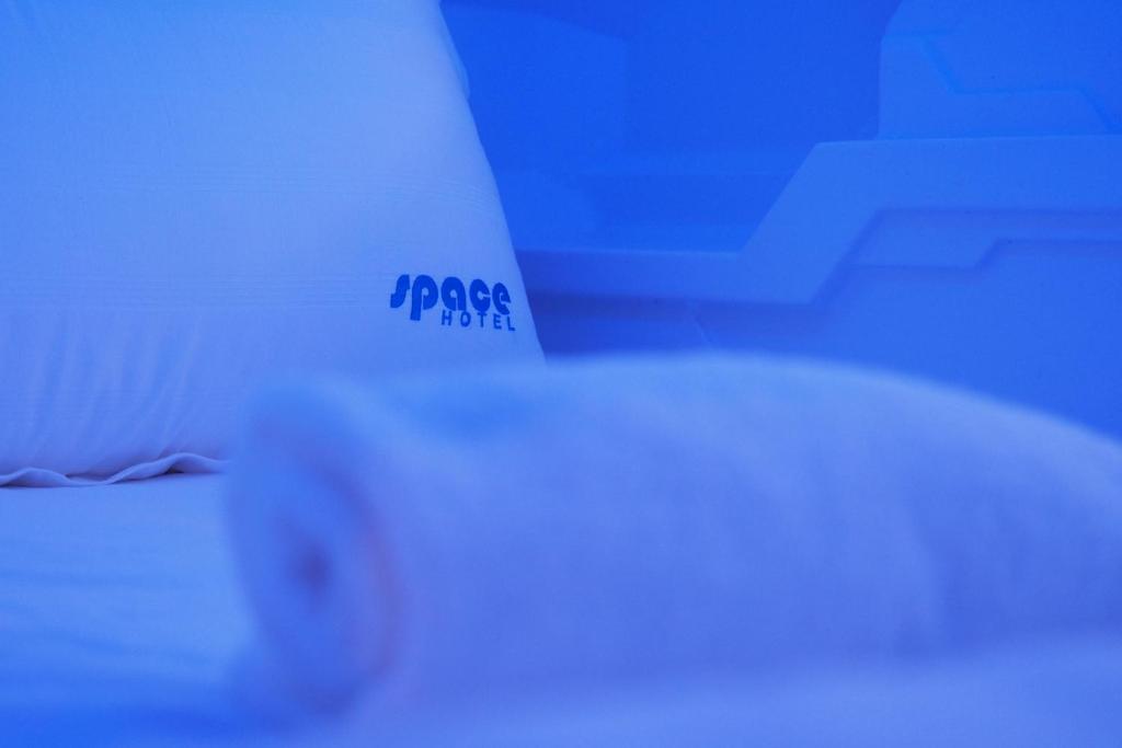 Postel nebo postele na pokoji v ubytování Space Hotel @ Chinatown Kuala Lumpur