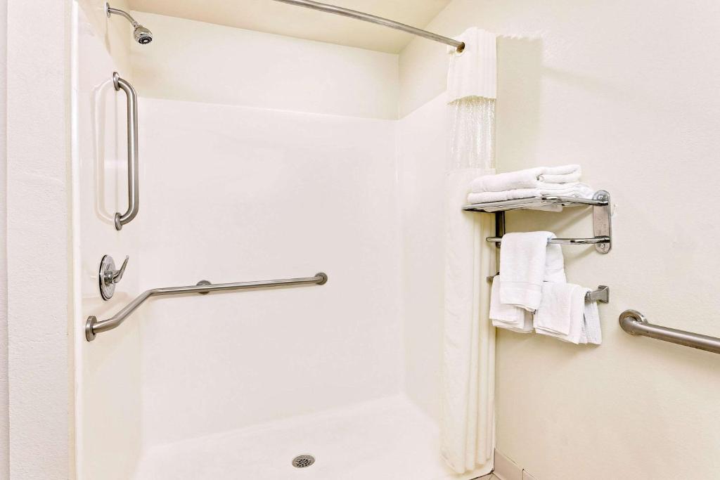 Microtel Inn & Suites by Wyndham Augusta/Riverwatch - King Room - Accesso Alla Mobilità/non Fumatori