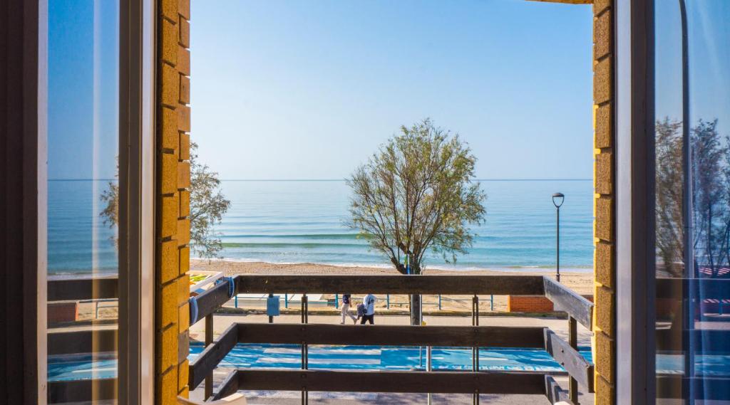 Nespecifikovaný výhled na moře nebo výhled na moře při pohledu z hotelu