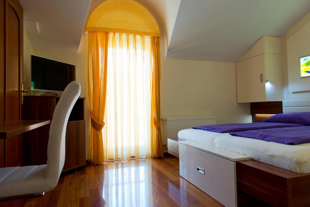 Pansion Maestral - 12