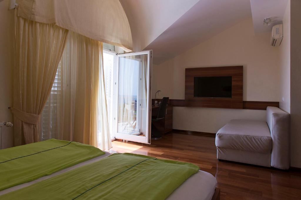 Pansion Maestral - 18