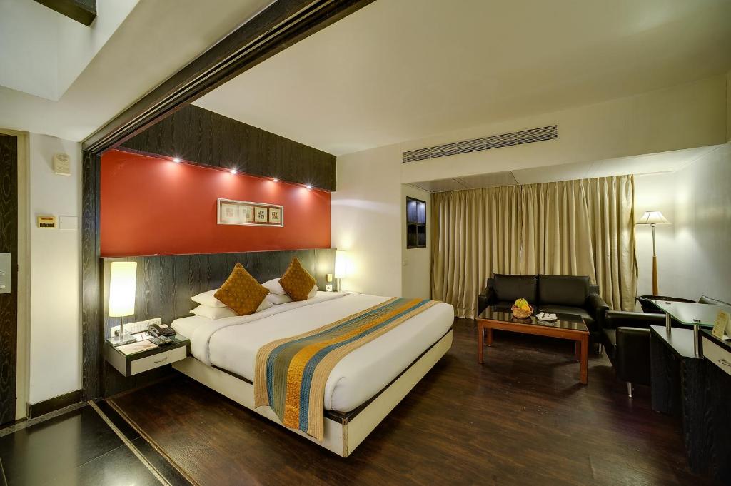 لابی و فضای عمومی Ramee Guestline Hotel Khar - تصویر ۵