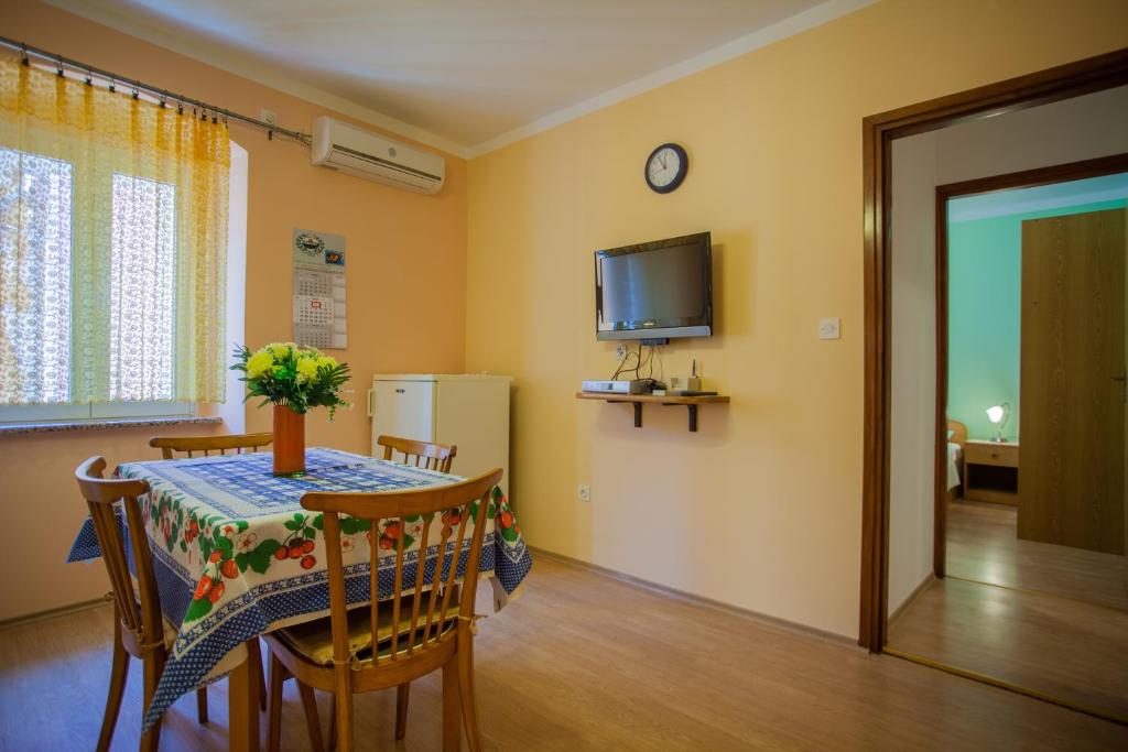 TV a/nebo společenská místnost v ubytování Apartments Dabović