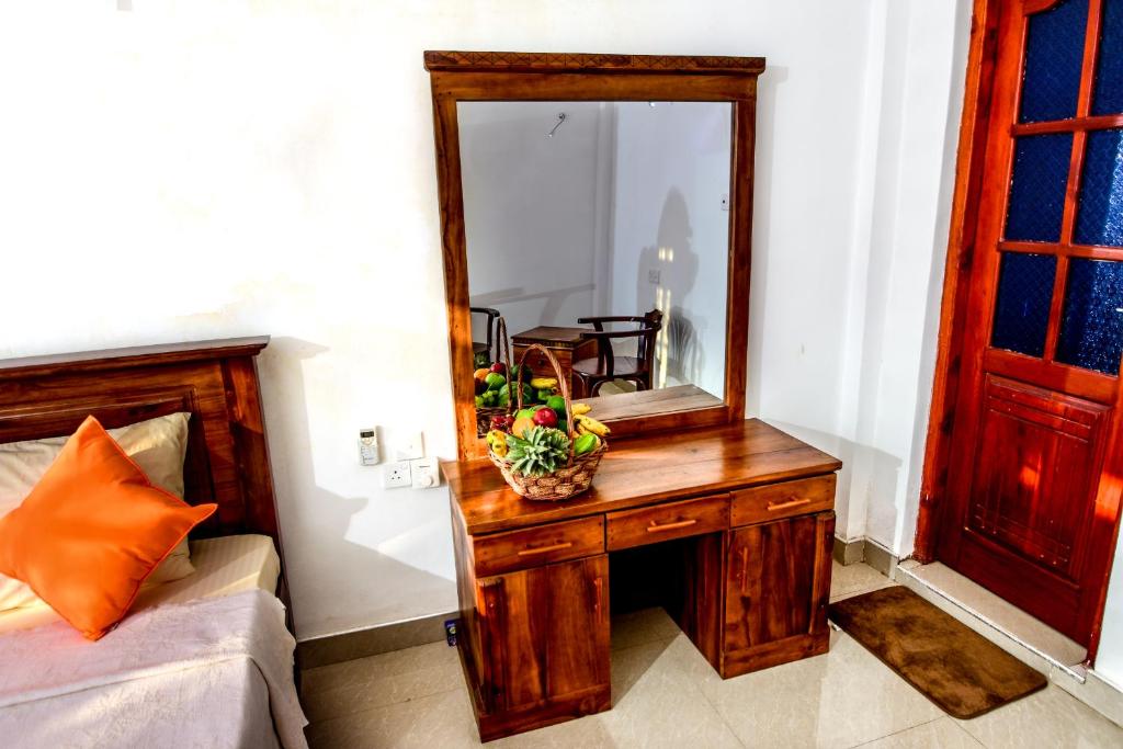 Postel nebo postele na pokoji v ubytování Heavens Door Guest Inn