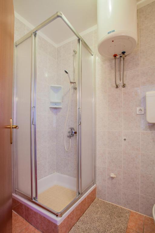 Koupelna v ubytování Apartments Dabović