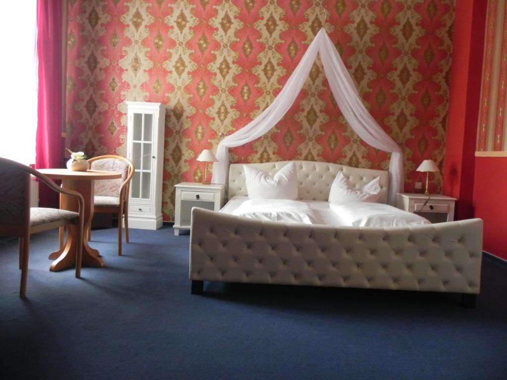 Säng eller sängar i ett rum på Zur Eldenburg