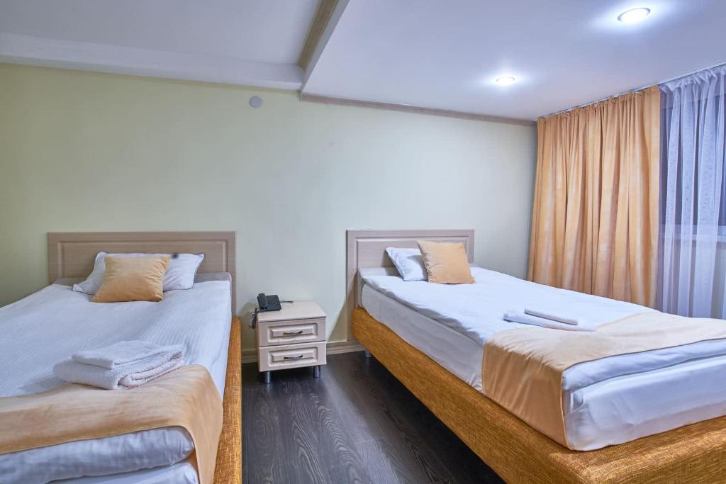 Postel nebo postele na pokoji v ubytování Jasmine Hotel