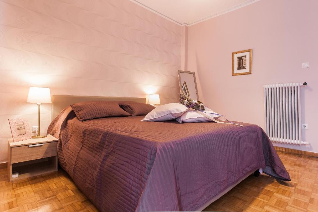 Museum of Modern Art Rooms in apartment, next to metro Suggrou Fix, walk to Acropolis - 带共享浴室和城市景观的双人间