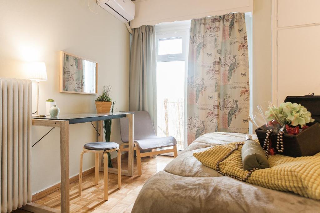 Museum of Modern Art Rooms in apartment, next to metro Suggrou Fix, walk to Acropolis - 经济双人间，带共享浴室