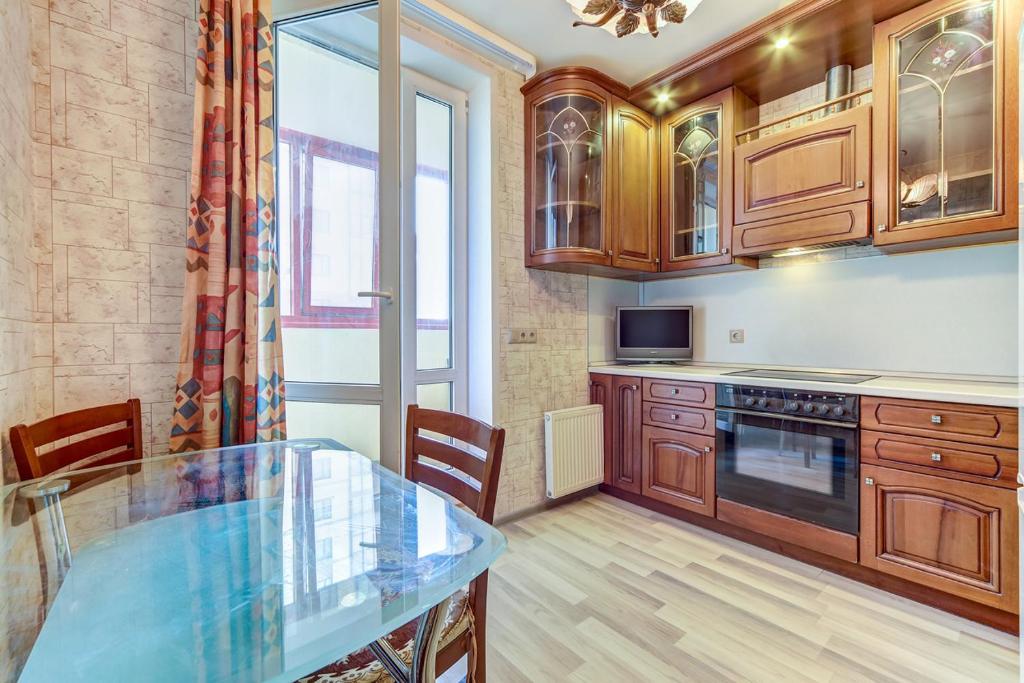 
A kitchen or kitchenette at Apartment on Pulkovskoe shosse 40 k2
