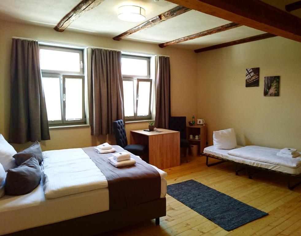 Postel nebo postele na pokoji v ubytování Hotel garni Tilia
