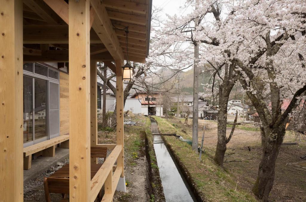 Zahrada ubytování Shirakawago Guest House Kei