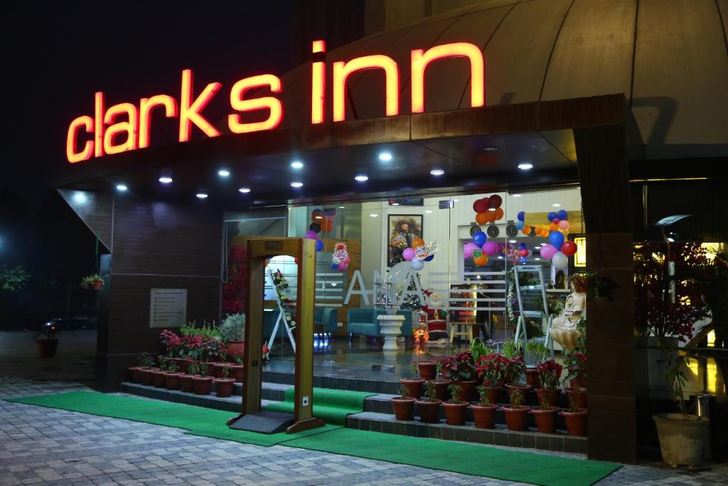 Fotografie z fotogalerie ubytování Ana Clarks Inn, Panchkula v destinaci Panchkula