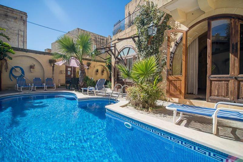 Piscina en o cerca de Ta' Nina Holiday Farmhouse with Private Pool in Island of Gozo