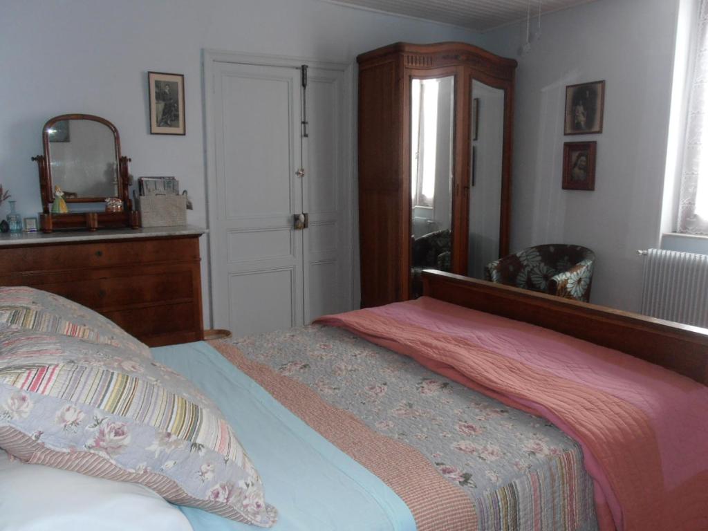 L'Orchidée - Double Room With Shared Bathroom